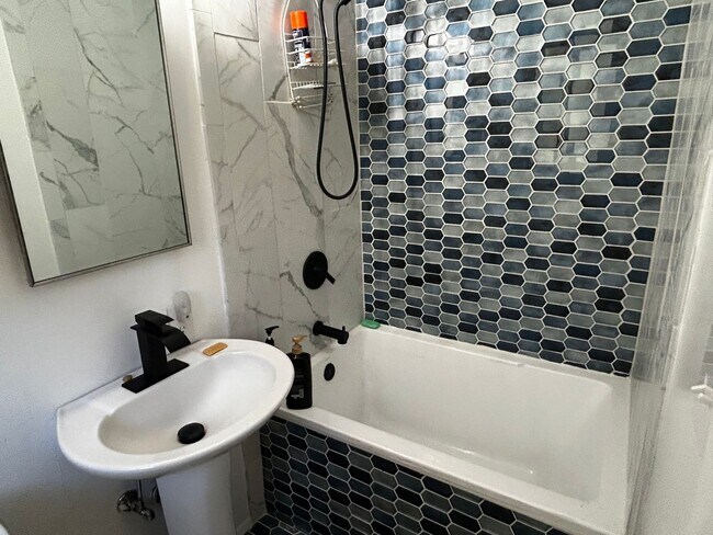 Building Photo - Price Reduced! Beautiful Home For Rent In ...