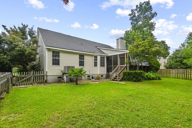 Building Photo - 115 Revolution Dr
