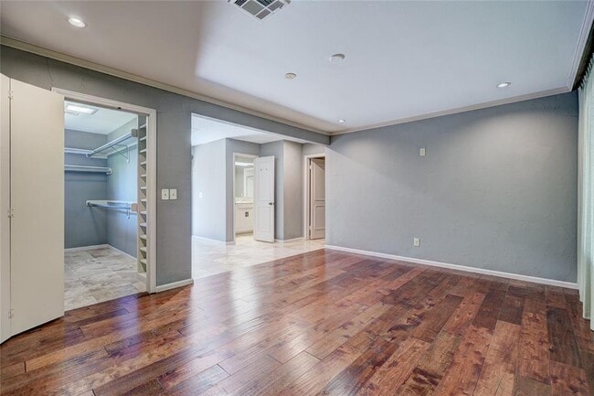 Building Photo - 6325 Glenbrook Ct