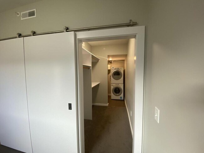 Building Photo - 476 Enterprise Blvd