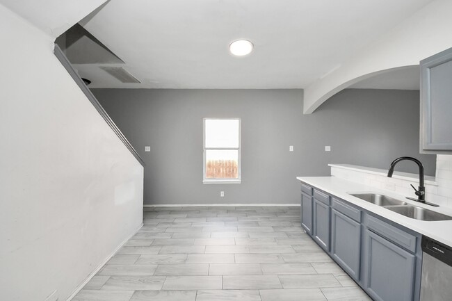 Building Photo - 10217 Teneha Dr