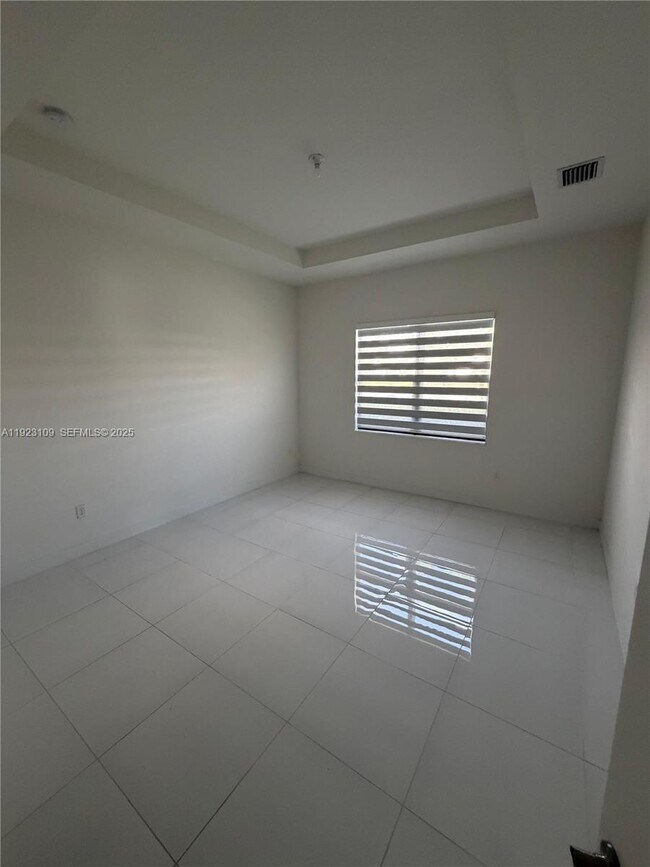 Building Photo - 4398 SW 173rd Ave