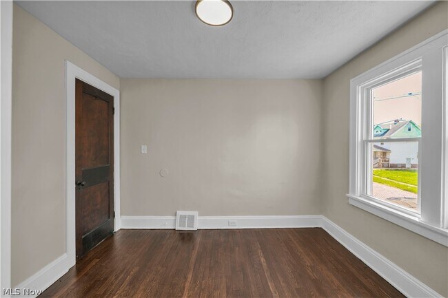 Building Photo - 8505 Bancroft Ave