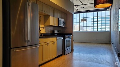 Building Photo - Amazing DTLA Loft Available Now!