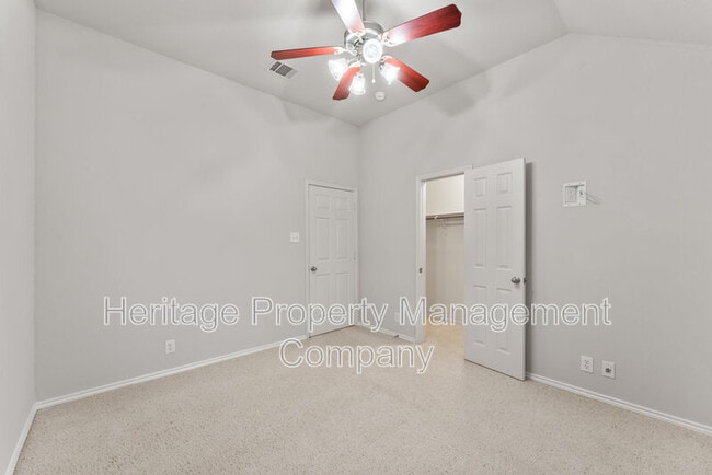 Building Photo - 11 Sable Valley