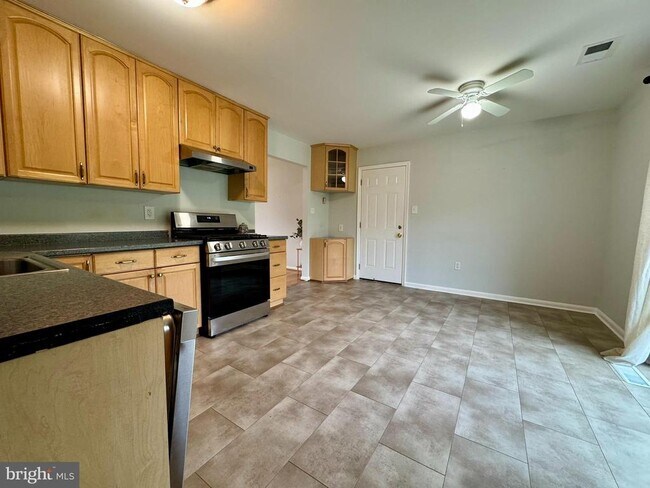 Building Photo - 13203 Hampshire Ct