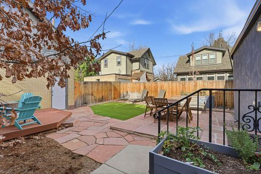 Building Photo - Beautiful 3 Bedroom Craftsman Bungalow Furnished or Unfurnished Available NOW!