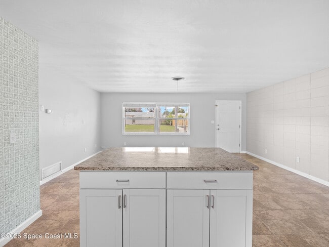 Building Photo - 250 Carib Dr