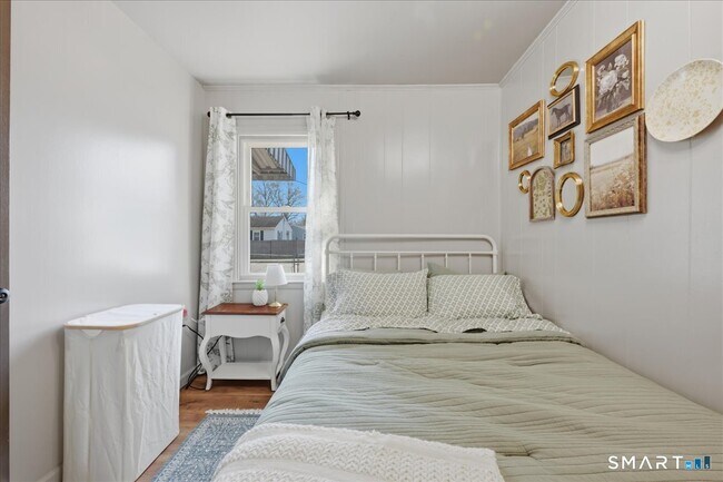 Building Photo - 106 Midway Oval