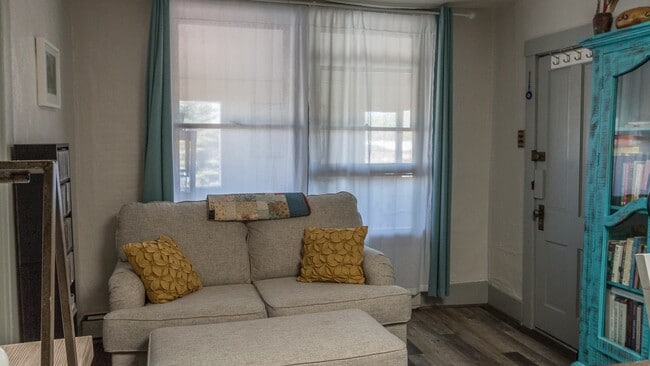 Building Photo - 137 W Tomichi Ave