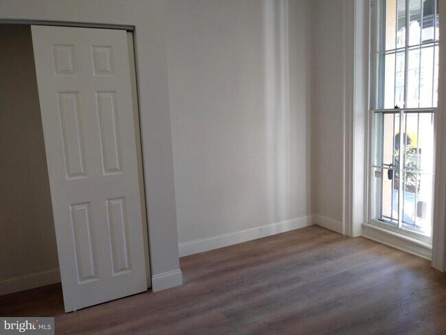 Building Photo - 317 N 33rd St