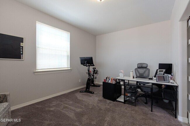 Building Photo - 305 Del Palmar