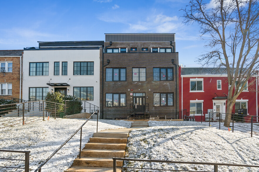 Building Photo - 1933 2nd St NE