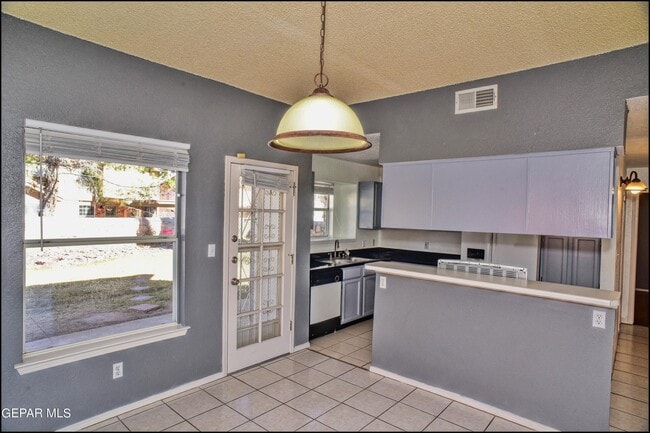 Building Photo - 12107 Valley Quail Dr