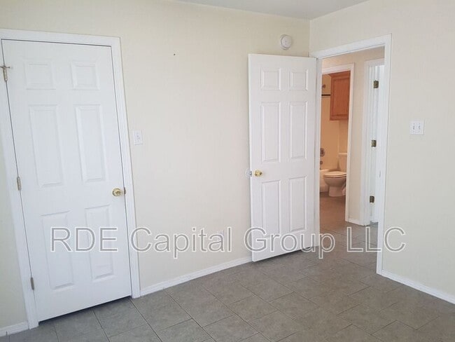 Building Photo - 311 S Blue Jay Ct