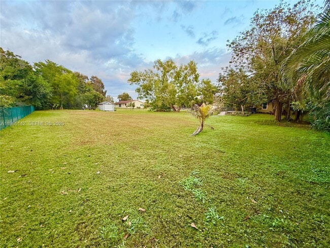 Building Photo - 1621 SW 117th Ave