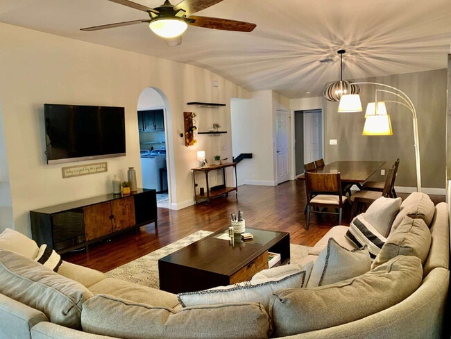 Building Photo - Beautiful Furnished Condo in Coconut Shores VIII
