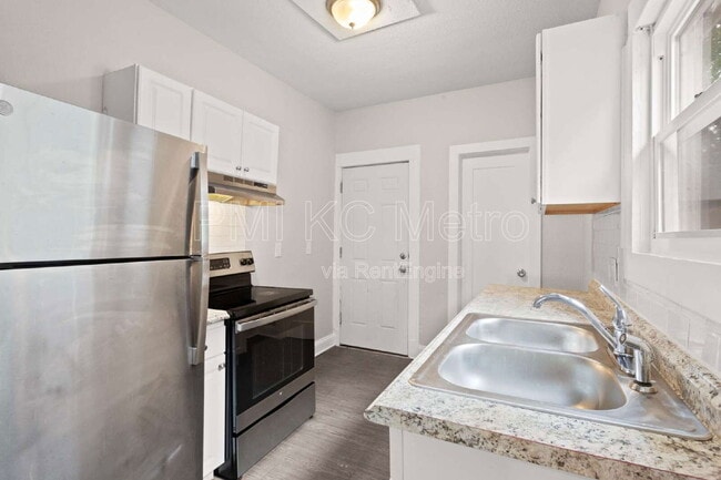 Building Photo - 3803 Highland Ave