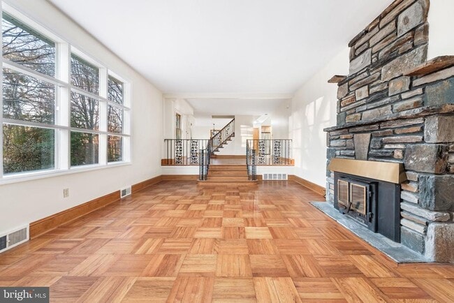 Building Photo - 901 Academy Ln