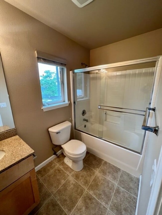 Building Photo - Kent Duplex