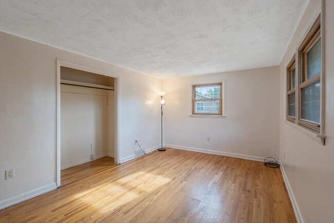 Building Photo - 20 Apricot Ln