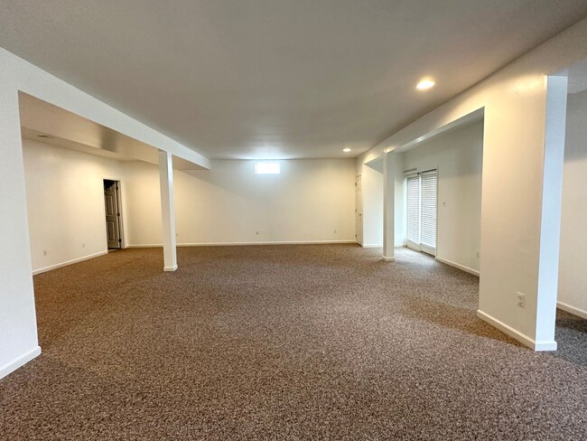 Building Photo - 110 Pangborne Ct