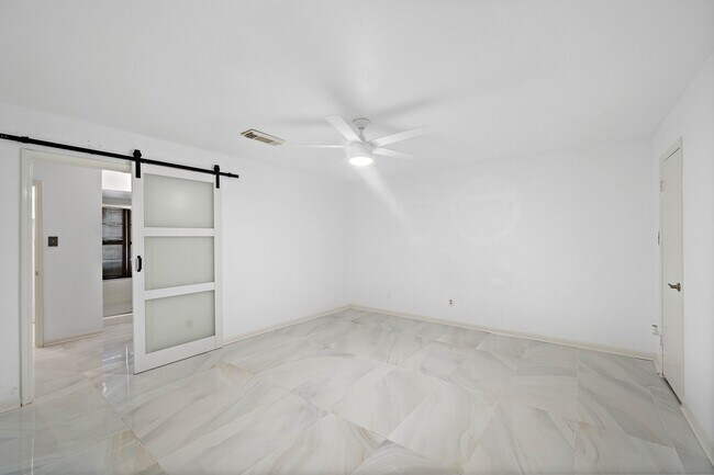 Building Photo - 2615 Yorktown Ln