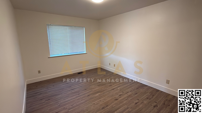 Building Photo - Recently Renovated 2 Bed, 2 Bath Apartment...