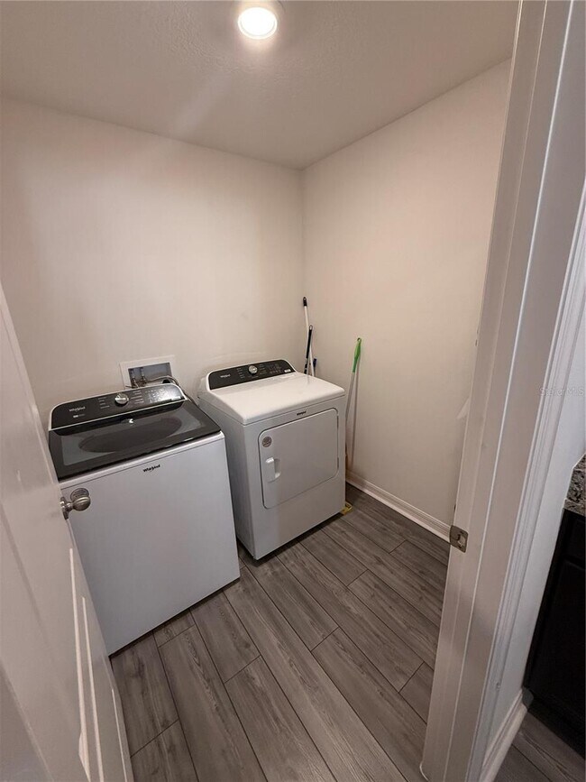 Building Photo - 1643 Wynford Cir