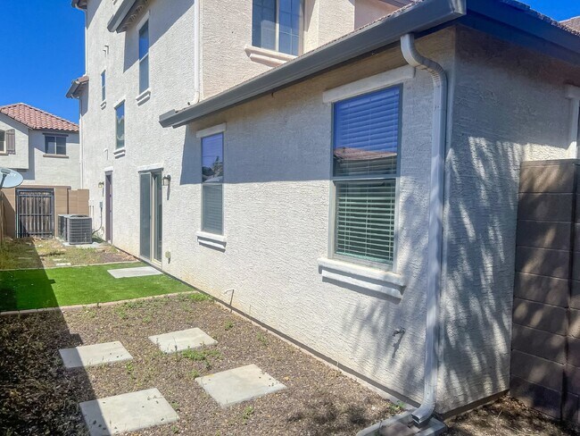 Building Photo - 7016 S 7th Ln