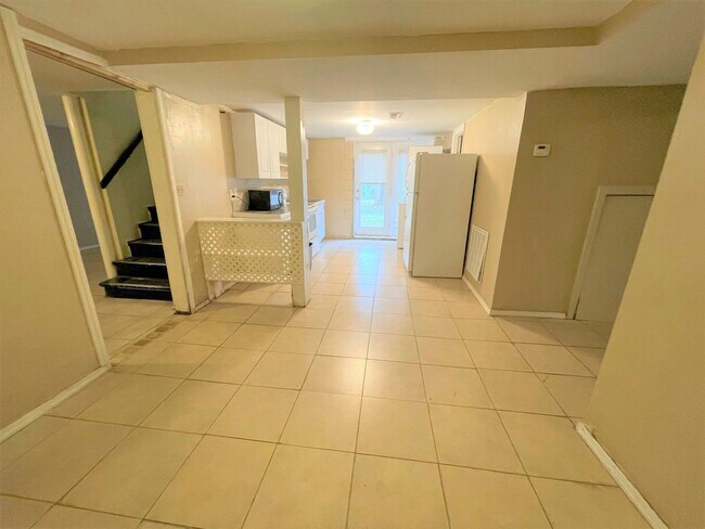 Building Photo - Large Duplex home with giant deck, parking, in quiet neighborhood, Available in June