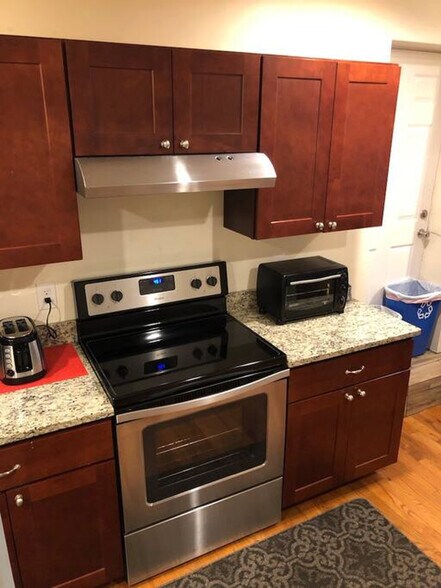 Building Photo - 109 Strathmore Rd