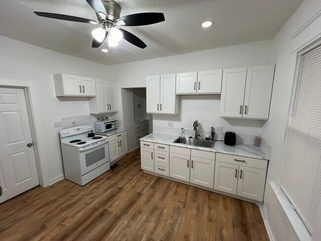 Primary Photo - 3459 N 8th St