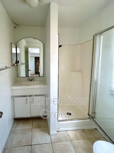 Building Photo - 3929 S Shade Ave