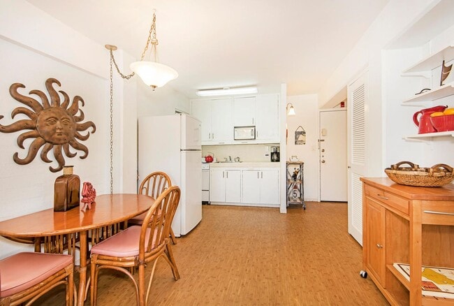 Building Photo - Diamond Head Ambassador #201