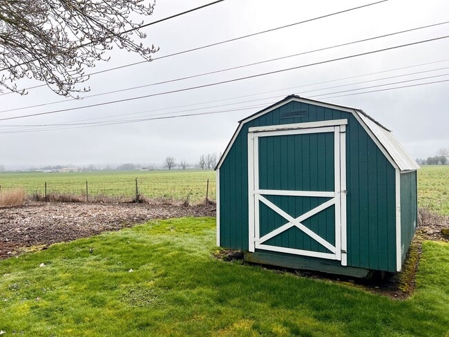 Building Photo - 4BD/2BA SUBURBAN HOME IN COBURG