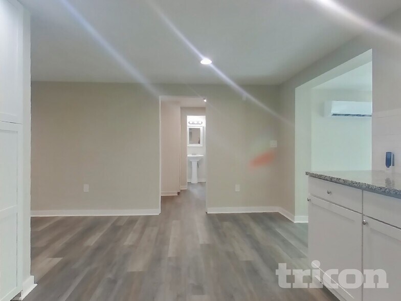 Building Photo - 7330 Cass Cir
