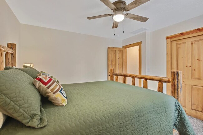 Building Photo - 130 Par Dr