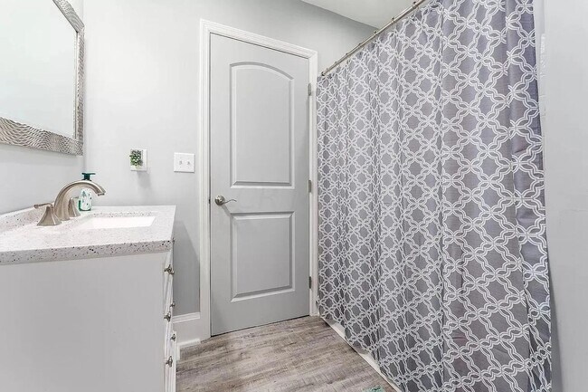 Building Photo - Renovated 2 Bed, 2 Bath Near Nationwide Hospital - Pet Friendly!