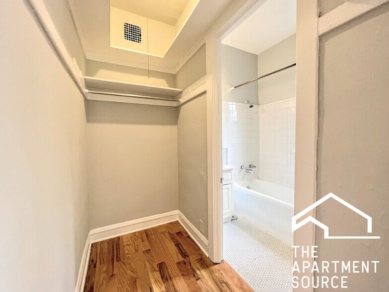 Building Photo - 4616 N Paulina St