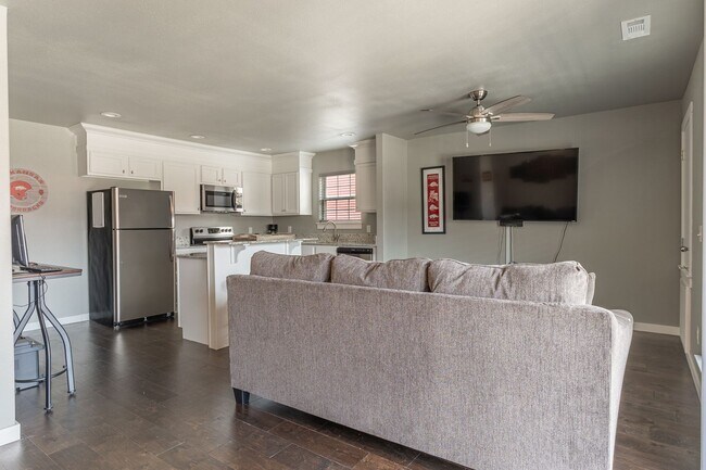 Building Photo - FIRST MONTH FREE!! Fully Furnished Condo!!  3 bedroom 2.5 bath minutes from the U of A!!!!