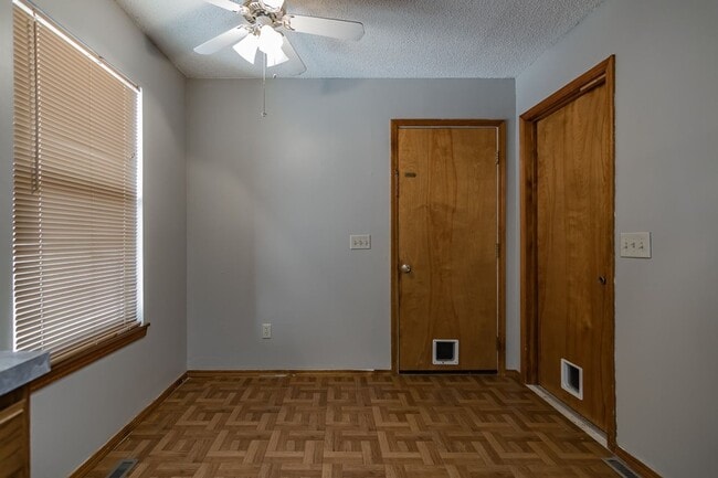Building Photo - LEASING