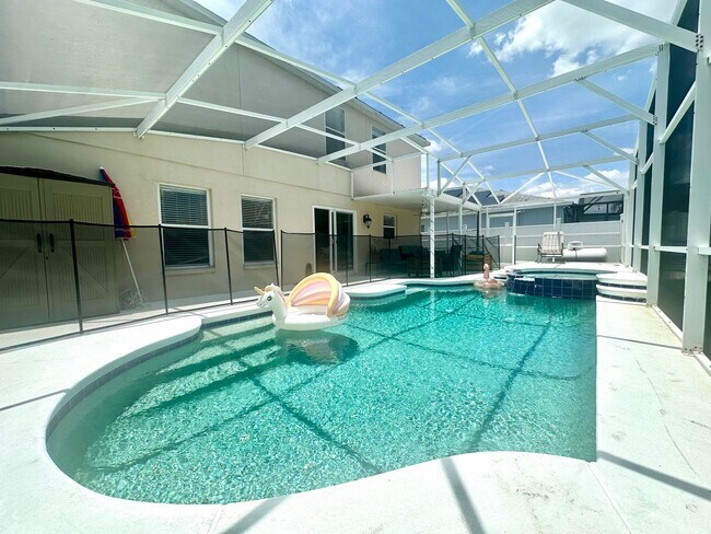 Building Photo - Resort-Style living in the heart of East O...