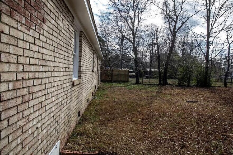 Building Photo - 410 Atwell Dr