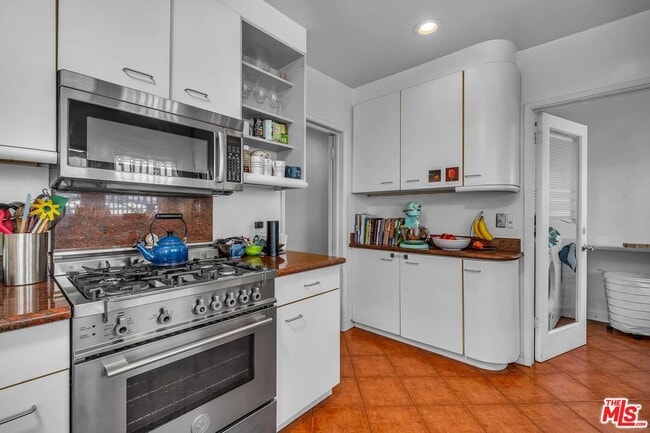 Building Photo - 6249 Del Valle Dr