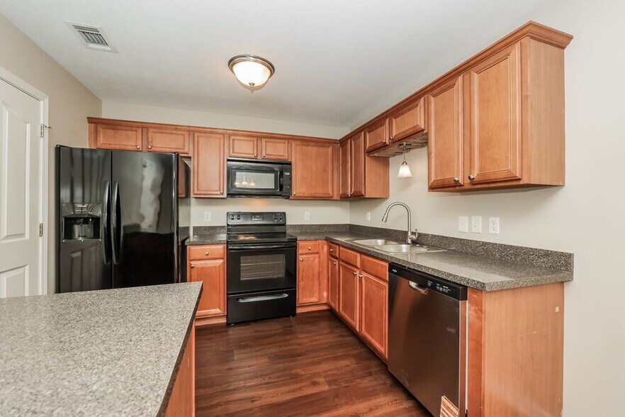 Building Photo - 702 Holland Ridge Dr