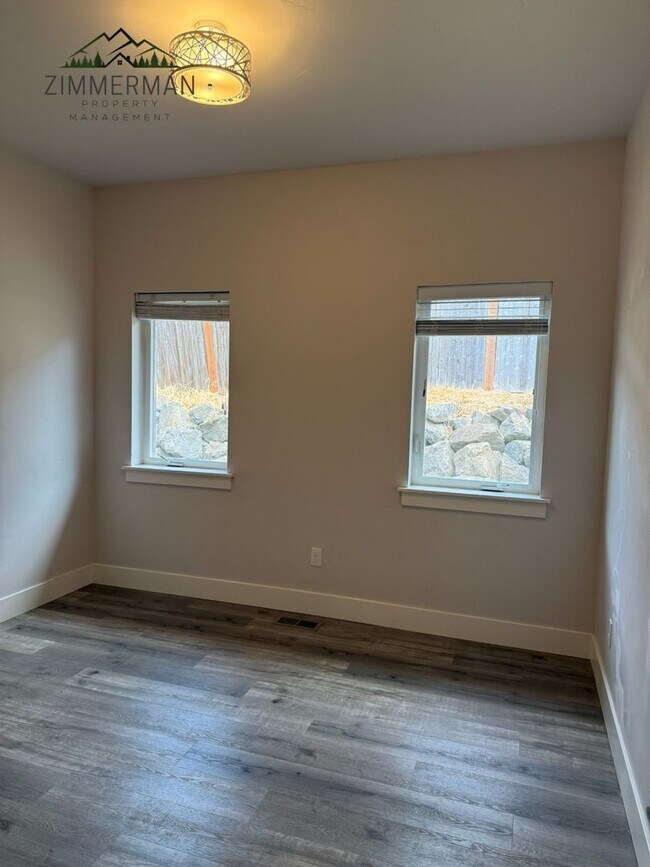 Building Photo - Beautiful 3 bed Home in Lowell