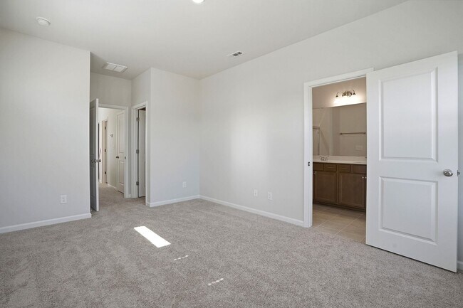 Building Photo - BRAND NEW TOWNHOME-9 FOOT CEILINGS-TWO CAR GARAGE-POOL COMMUNITY