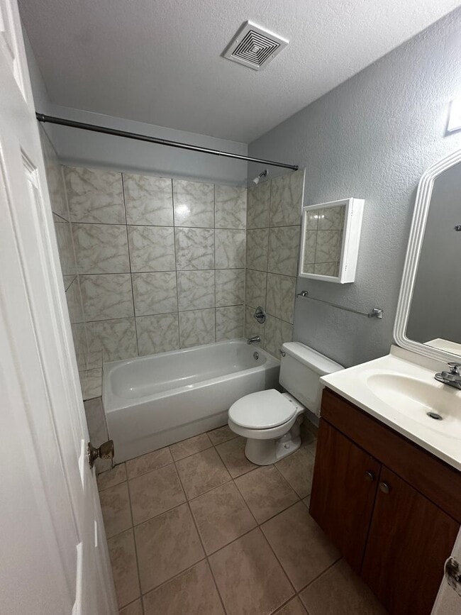 Building Photo - 3206