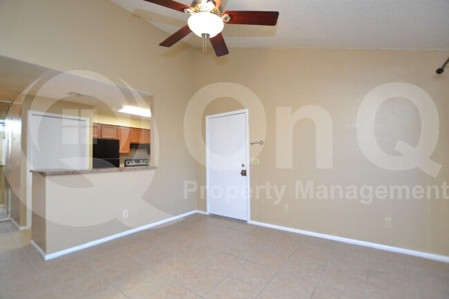 Building Photo - 533 W Guadalupe Rd